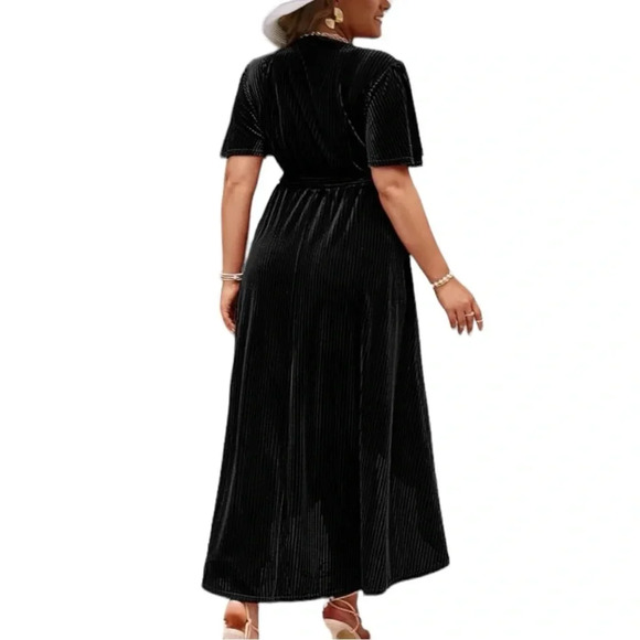NWOT Women’s Plus Size Black Velour Split Front Wrap Dress - Picture 3 of 7